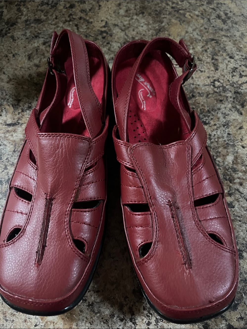 Easy Street Women’s Slingback fisherman Shoes- Burgundy size 9 NWOB
